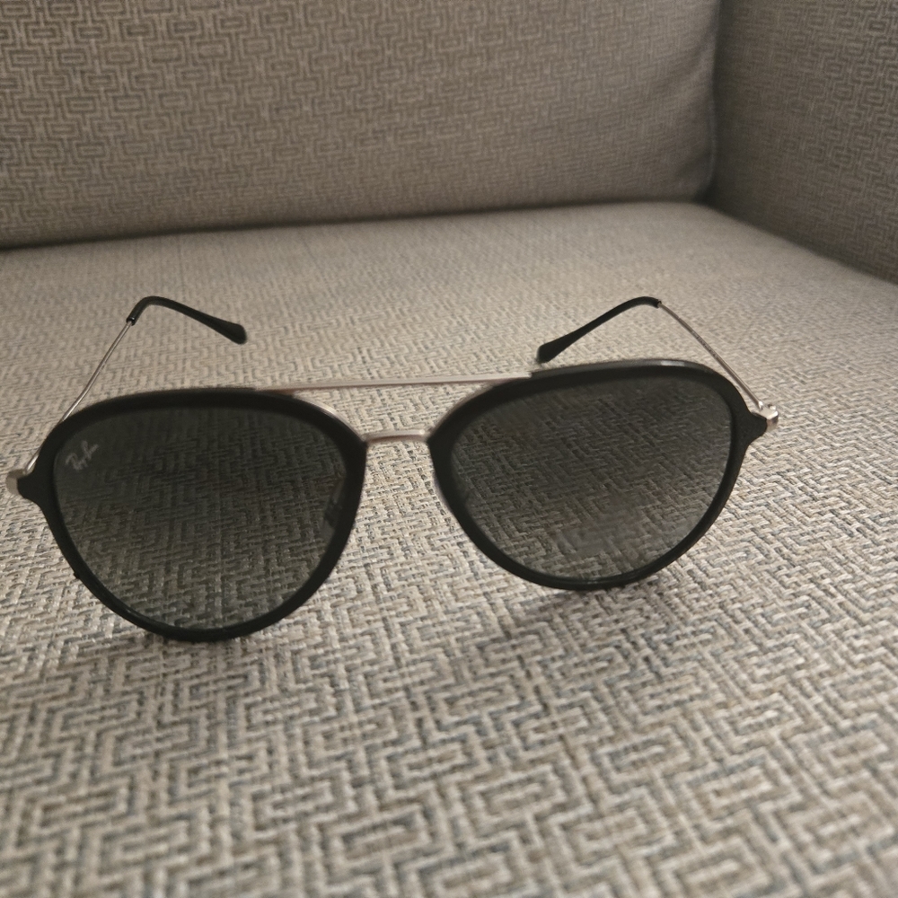 Ray-Ban Black Aviator Sunglasses (Used and in poor condition)